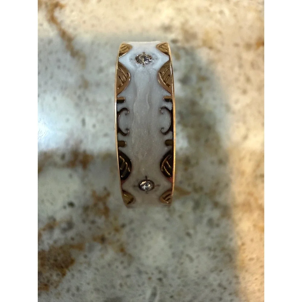 HALO Smart Ring Size 9 Health Tracker White Enamel Gold Filigree with Charger